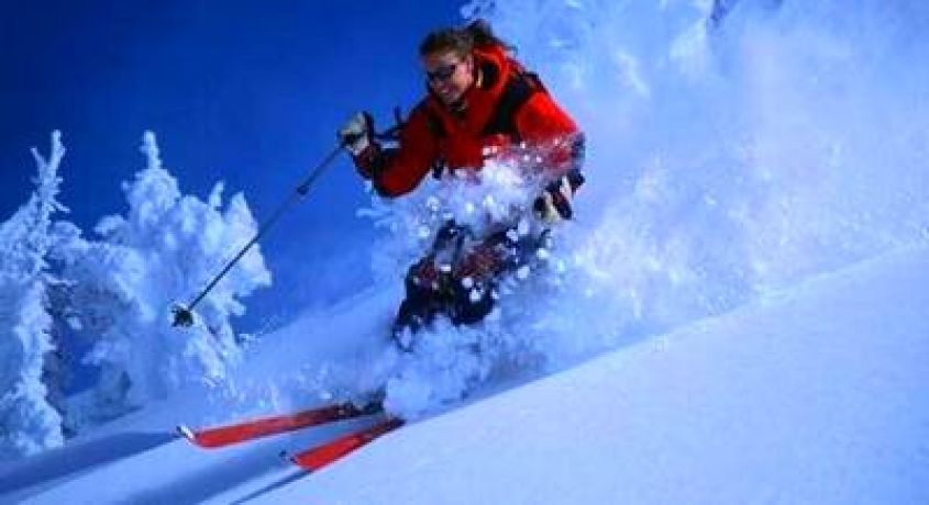 Скидка 60% на 2-х часовое катание на лыжах или сноуборде в Горнолыжном комплексе RELAX PARK.