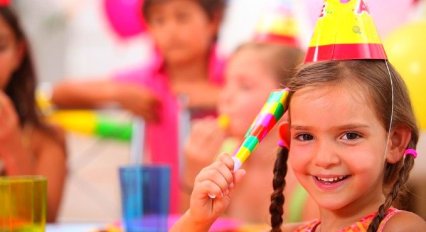 В гостях у сказки! Детский праздник с подарками из воздушных шариков и рисование на лицах детей гримом со скидкой 50%.