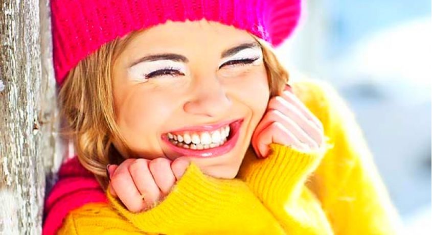 Открытая улыбка - ваш секрет успеха! Ультразвуковая чистка зубов или AirFlow со скидкой 70% + скидка на лечение 20%.