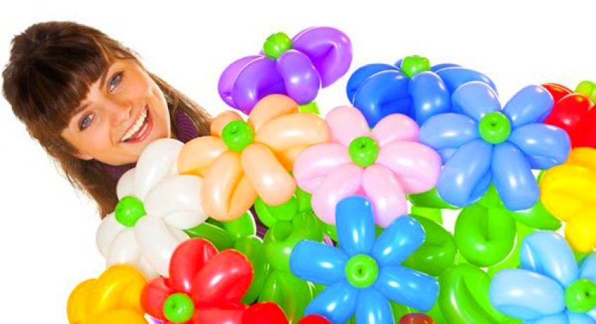 Яркий символ праздника! Букет разноцветных ромашек из воздушных шаров или связки гелиевых шаров со скидкой до 53%.