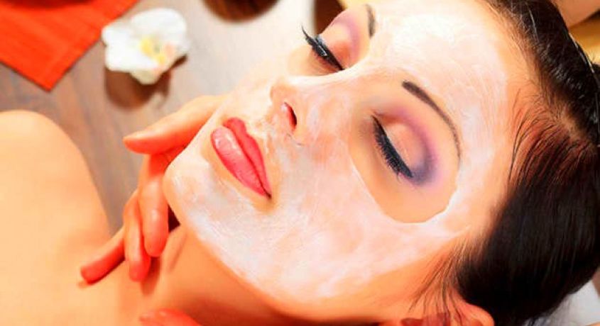 Уход за кожей лица в косметологическом салоне «Neo Vita»: Комплексный уход, УЗ-чистка лица, пилинг и не только со скидкой до 65%