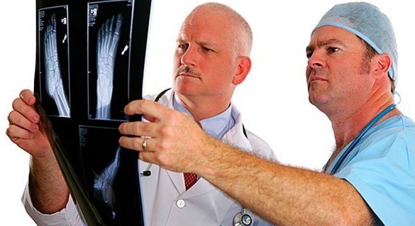 Забудьте о болях и неприятных ощущениях! Консультация ортопеда - травматолога со скидкой 50% в кабинете «Здоровье».