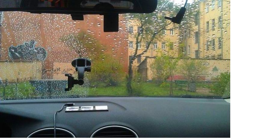 Идеальная видимость! Гидрофобное покрытие лобового стекла автомобиля «Аквапель» со скидкой 50%.