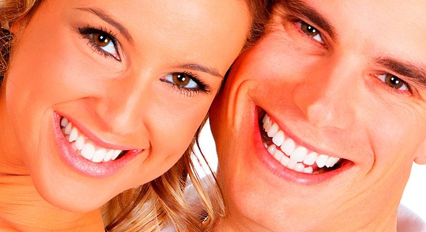 Пусть ваша улыбка сияет! Скидка 55%  на гигиеническую чистку зубов с полировкой и фторированием от стоматологии «Кристалл».