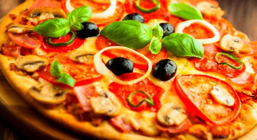 Огромная пицца с огромной скидкой! Пицца на выбор Миланская, Пепперони, Охотничья или 4 сезона со скидкой 50% в кафе «Патриот».