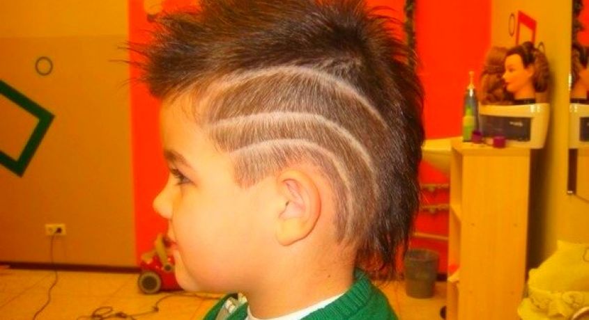 Создайте своему ребенку неповторимый образ! Скидки 65% на детские стрижки в парикмахерской «Веселая расческа».