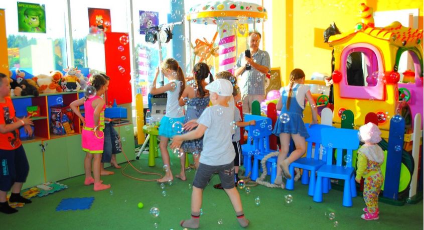 Радость и веселье! Бесплатное посещение детского комплекса «Маленькая страна» + мороженное в подарок!