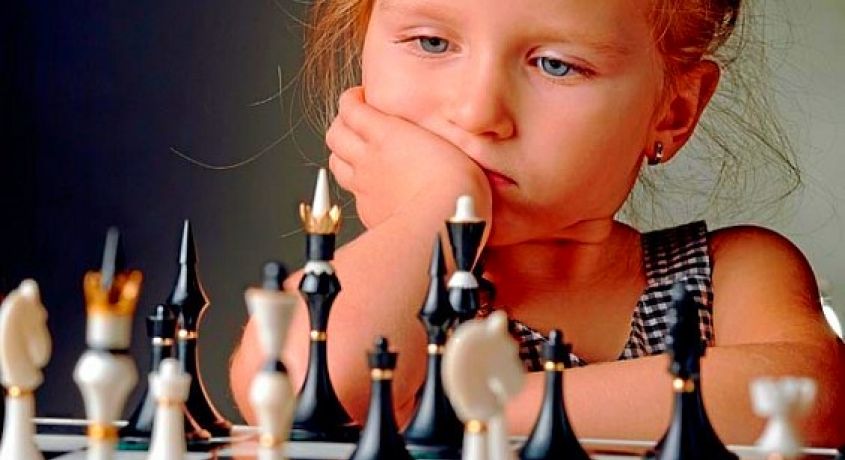 Выбери занятие по душе! Обучение кройке и шитью, игре в шахматы и на свирели, подготовка детей к школе со скидкой до 70%.