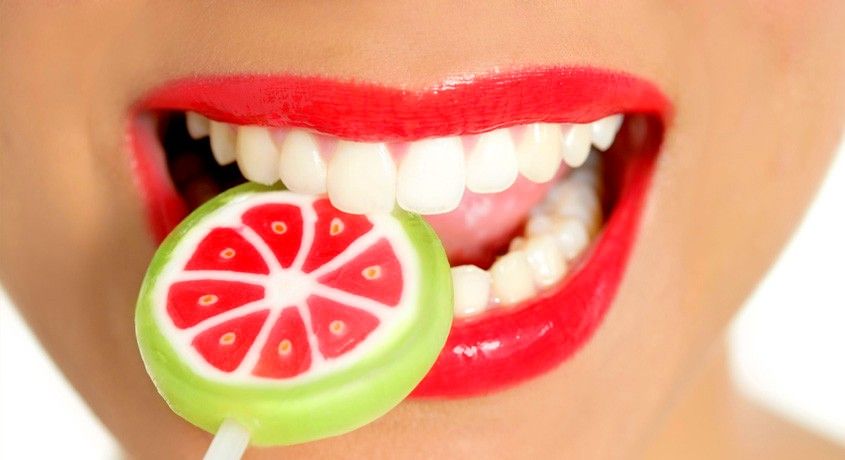 Здоровая и красивая улыбка! Скидка 50% на ультразвуковую чистку зубов по евростандарту от стоматологической клиники «Айболит».