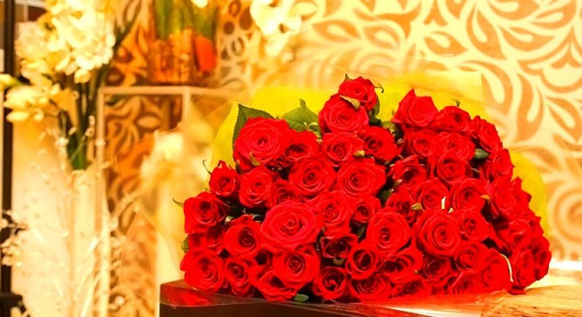 Роскошные букеты роз для Ваших Любимых! Российские, эквадорские и кенийские розы со скидкой 50% от компании «Амур».
