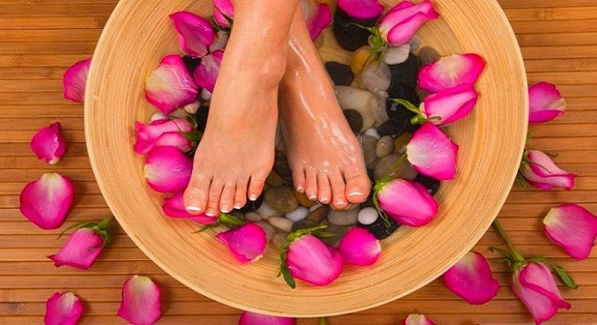 Хотите красивые ноготки? Комплекс СПА-педикюр и СПА-маникюр с покрытием шеллак от салона красоты «Орхидея».