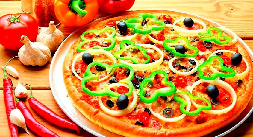 Новогодняя Pizza Party! Скидка 50% на большие наборы пицц от службы доставки «Мэтр Вкуса».