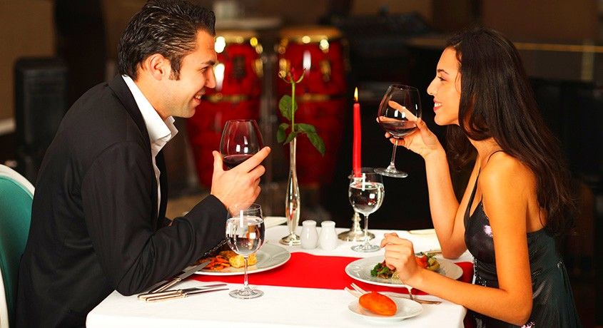 Добавь в вечер романтики! Кафе «Белый рояль» приглашает на романтический ужин со скидкой 50%.