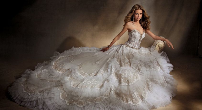 Скидка 50% на свадебные и вечерние платья коллекций 2015, 2016, 2017 года от салона свадебной и вечерней моды «Золушка».
