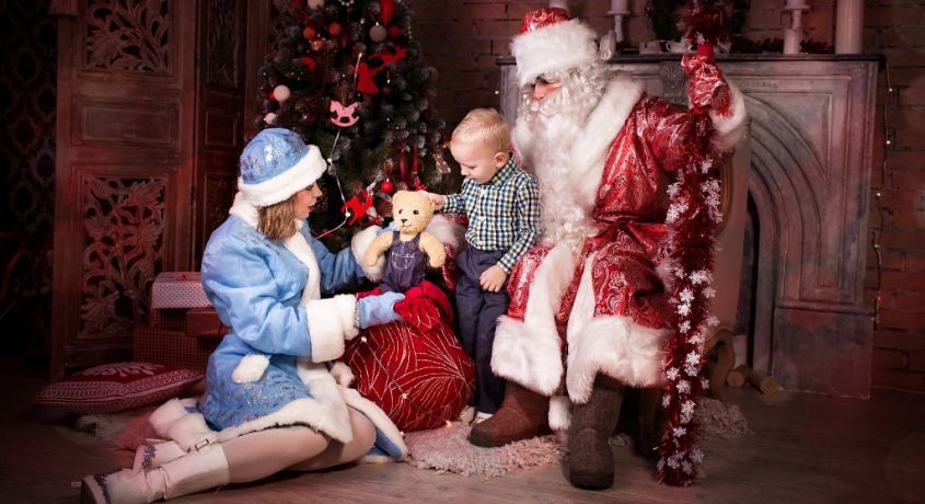 Детям в радость! Выезд Деда Мороза и Снегурочки на дом, а также детский уличный квест «Там на неведомых дорожках» со скидкой 50%