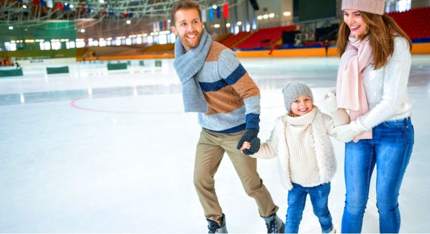 Скоро весна-успейте покататься на коньках! Безлимитный билет на каток с прокатом коньков для взрослых и детей в парке «Пингвин»