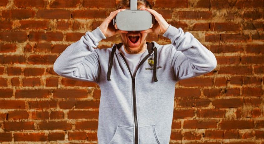 Аэроэкскурсия в VR-кинотеатре или Интерактивная программа с просмотром 2 фильмов в VR-очках со скидкой 50%