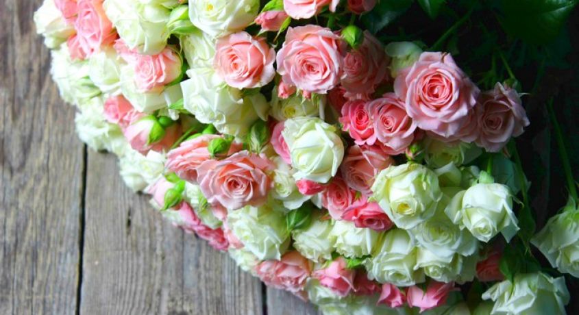 Выпускные близко! Кустовые розы или розы Кения со скидкой 50% от доставки цветов и подарков «Цветов.ру»