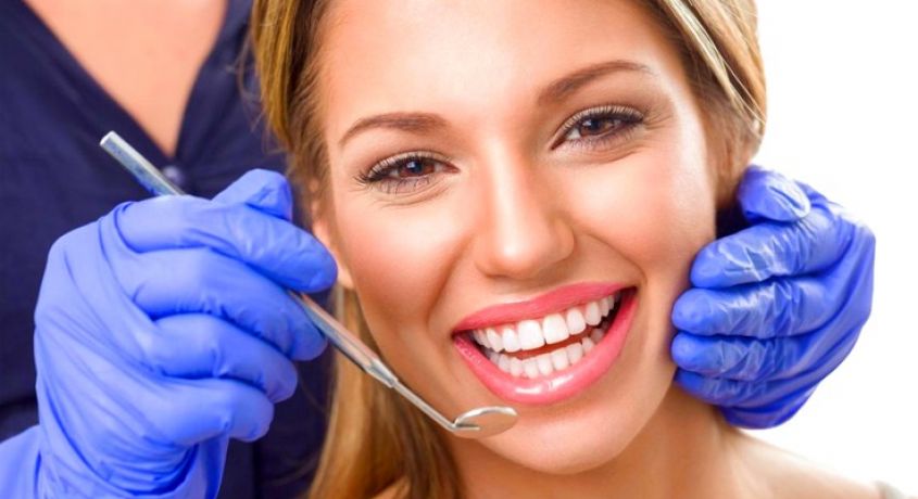 Комплексная гигиена полости рта! Ультразвуковая чиста зубов, чистка зубов AirFlow + полировка зубов со скидкой до 66%.