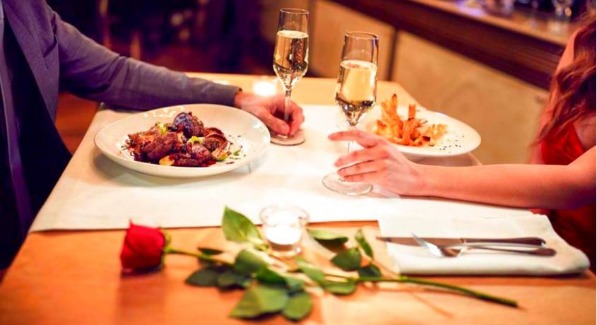 Романтический ужин или дружеский выбирать Вам! Салаты, горячие закуски, горячие блюда, десерты и все на выбор со скидкой 50%.