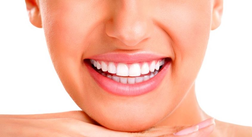 Для совершенной улыбки! Чистка зубов AirFlow + полировка зубов со скидкой до 72% стоматология «на Пушкарской».