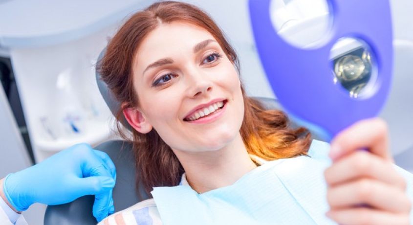 Ослепляйте всех своей улыбкой! Ультразвуковая чистка зубов со скидкой 72% от Стоматология «на Пушкарской»