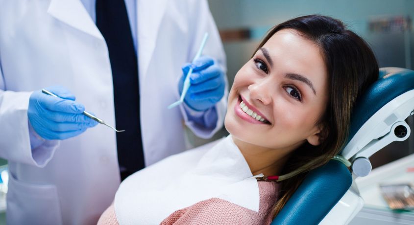 Ослепительная улыбка - залог успеха! Лечение кариеса со скидкой 50% от стоматологии «Айболит».