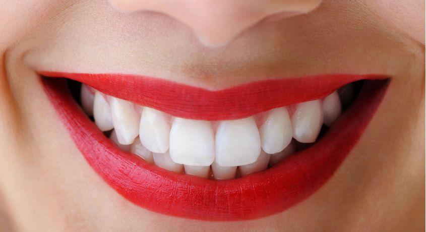 Не скрывай улыбку! Cкидка 50% на коронку из диоксида циркония (жевательная группа зубов) от сети медицинских клиник «Здравия»