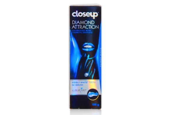Отбеливающая зубная паста Клоуз Ап Close Up Diamond Attraction