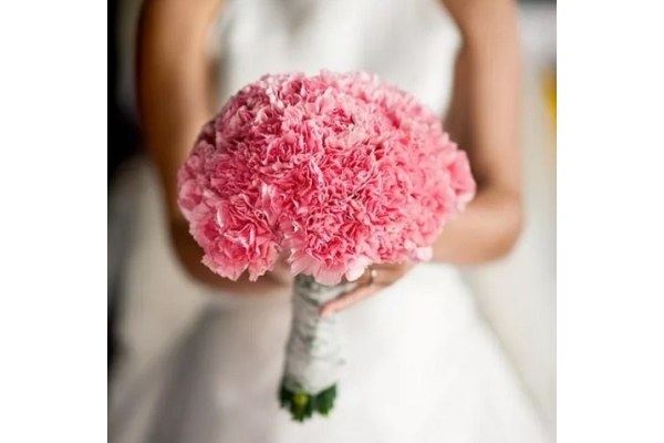 Букет невесты из розовых гвоздик