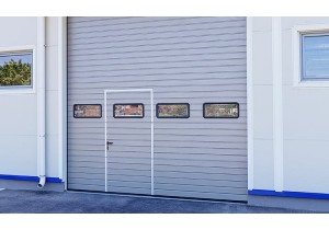 Рулонные ворота для гаража с дверью