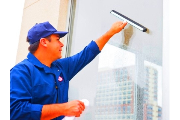 Мытьё стеклянных поверхностей ( витрины высотой свыше 3-х метров)