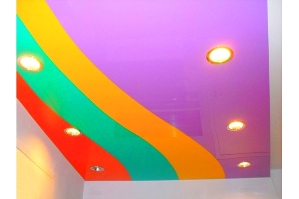 Цветные натяжные потолки