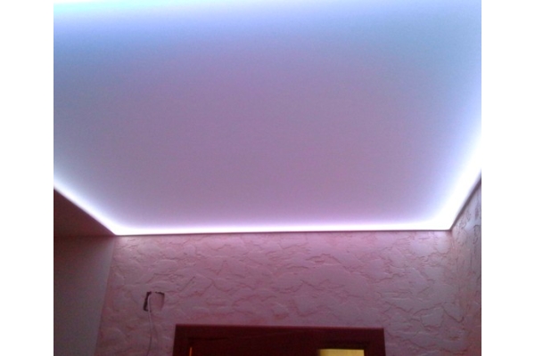 Натяжные потолки  со светодиодной подсветкой