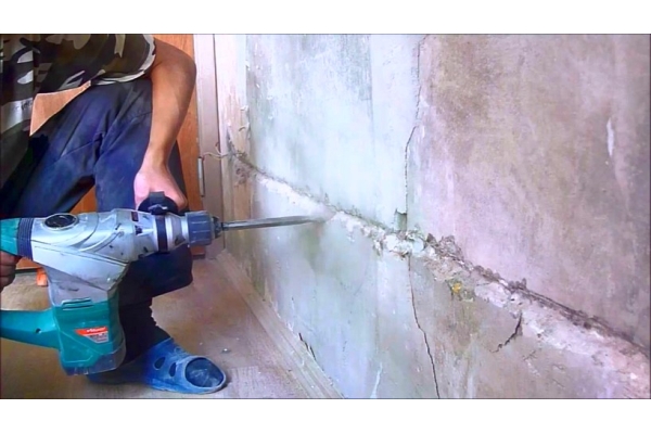 Штробление стены в бетоне шириной от 150 до 250 мм