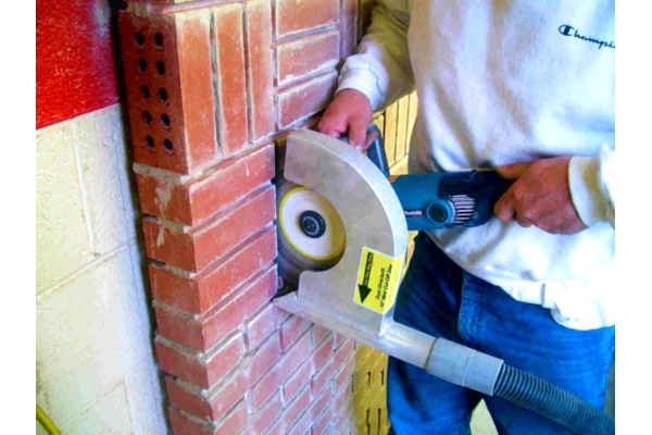 Штробление стены в кирпиче или пеноблоке шириной до 40 мм