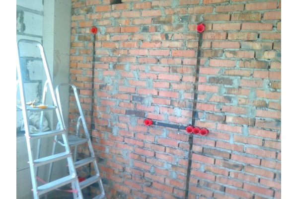 Штробление стены в кирпиче или пеноблоке шириной от 40 до 70 мм