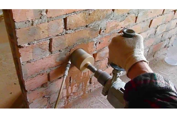Штробление стены в кирпиче или пеноблоке шириной от 70 до 150 мм