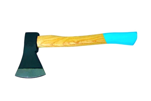 Топор кованый с деревянной лакированной ручкой