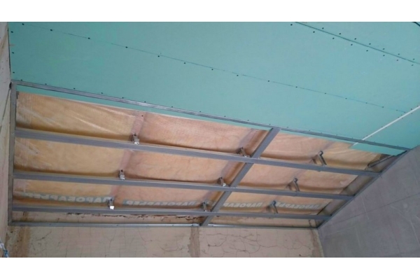 Устройство подвесного потолка из гипсокартона в одной плоскости