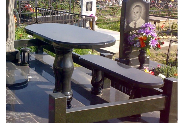 Доставка стола на кладбище 
