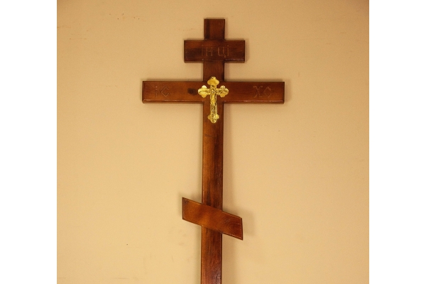 Намогильные деревянные кресты