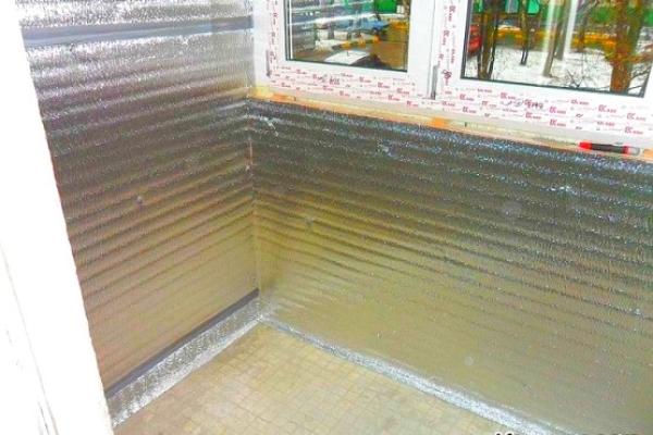 Утепление балкона пенофолом фольгированным 3 мм.