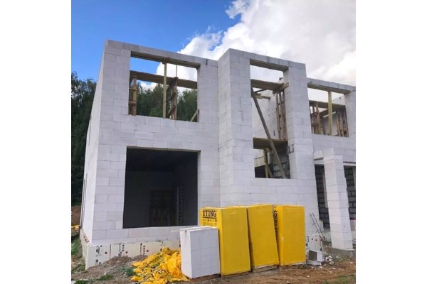 Строительство трехэтажного дома из керамзитобетонных блоков