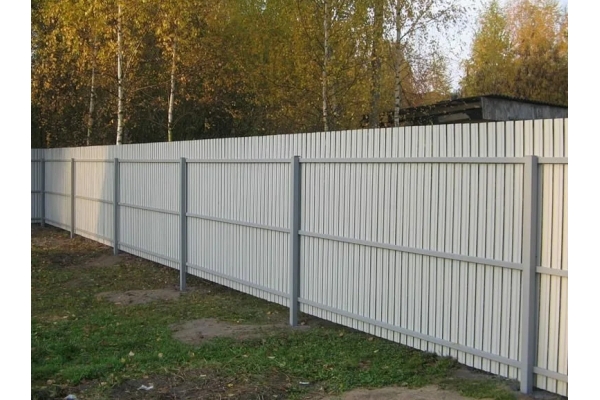 Забор из одностороннего профнастила 2 м
