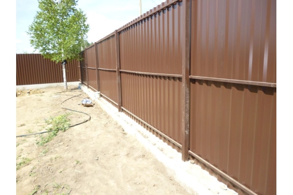 Забор из двустороннего профнастила 2,5 м
