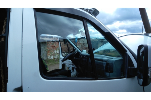 Установка бокового стекла в резину (без герметика) на отечественные грузовые авто