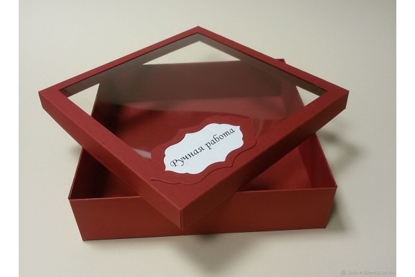 Подарочная коробка из дизайнерского картона