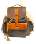 Рюкзак из натуральной кожи маленького размера с тремя внешними карманами
