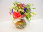 Композиции из декоративной флористики на стеклянных вазах